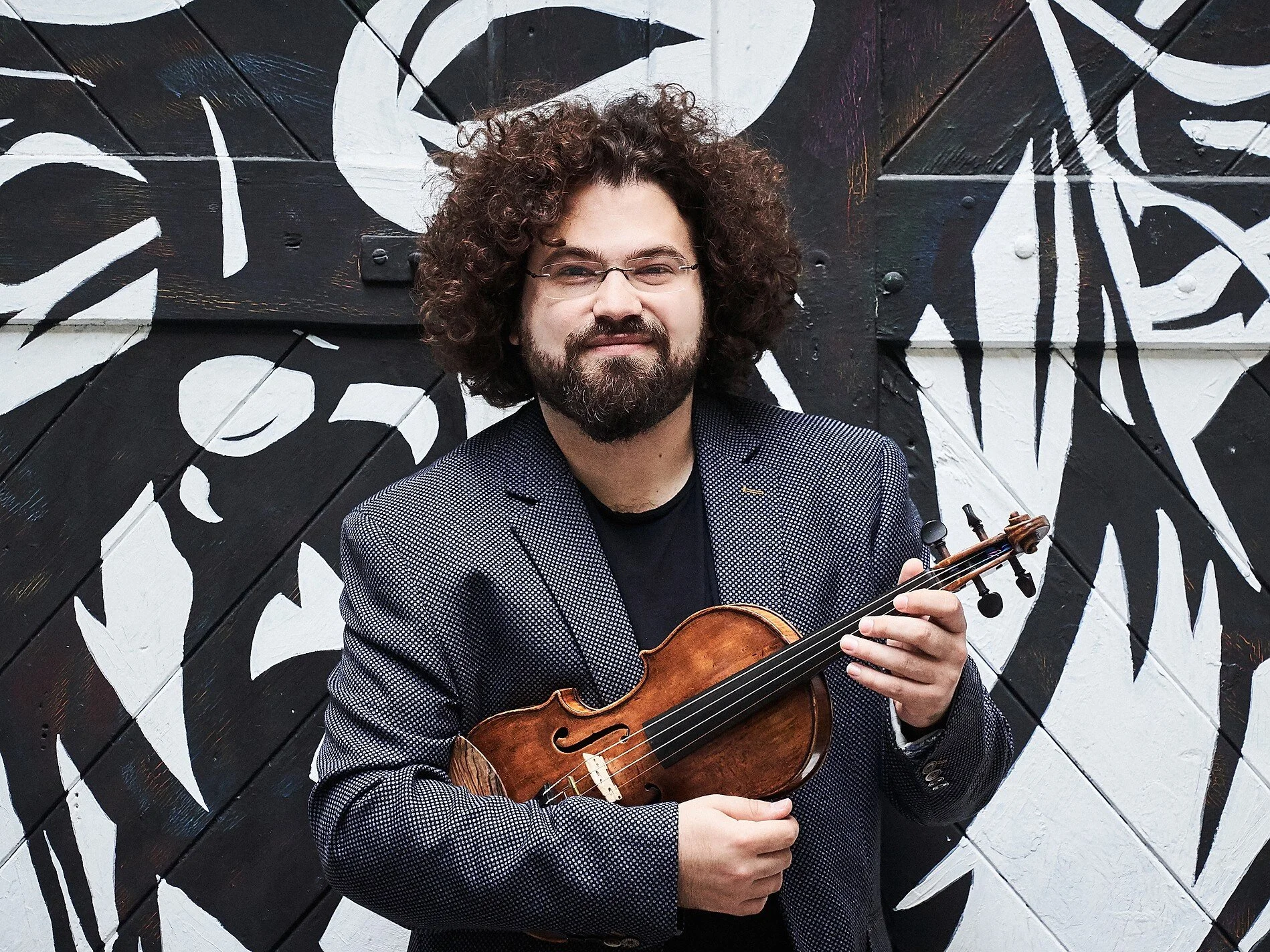 Jonian Ilias Kadesha, Violine