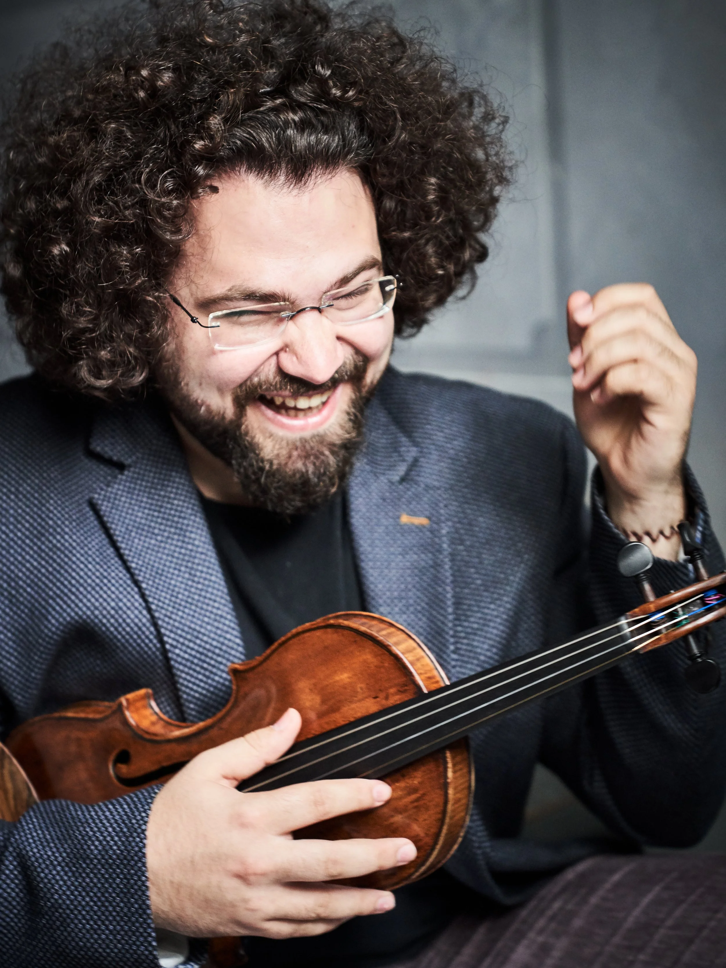Jonian Illia Kadesha, Violine