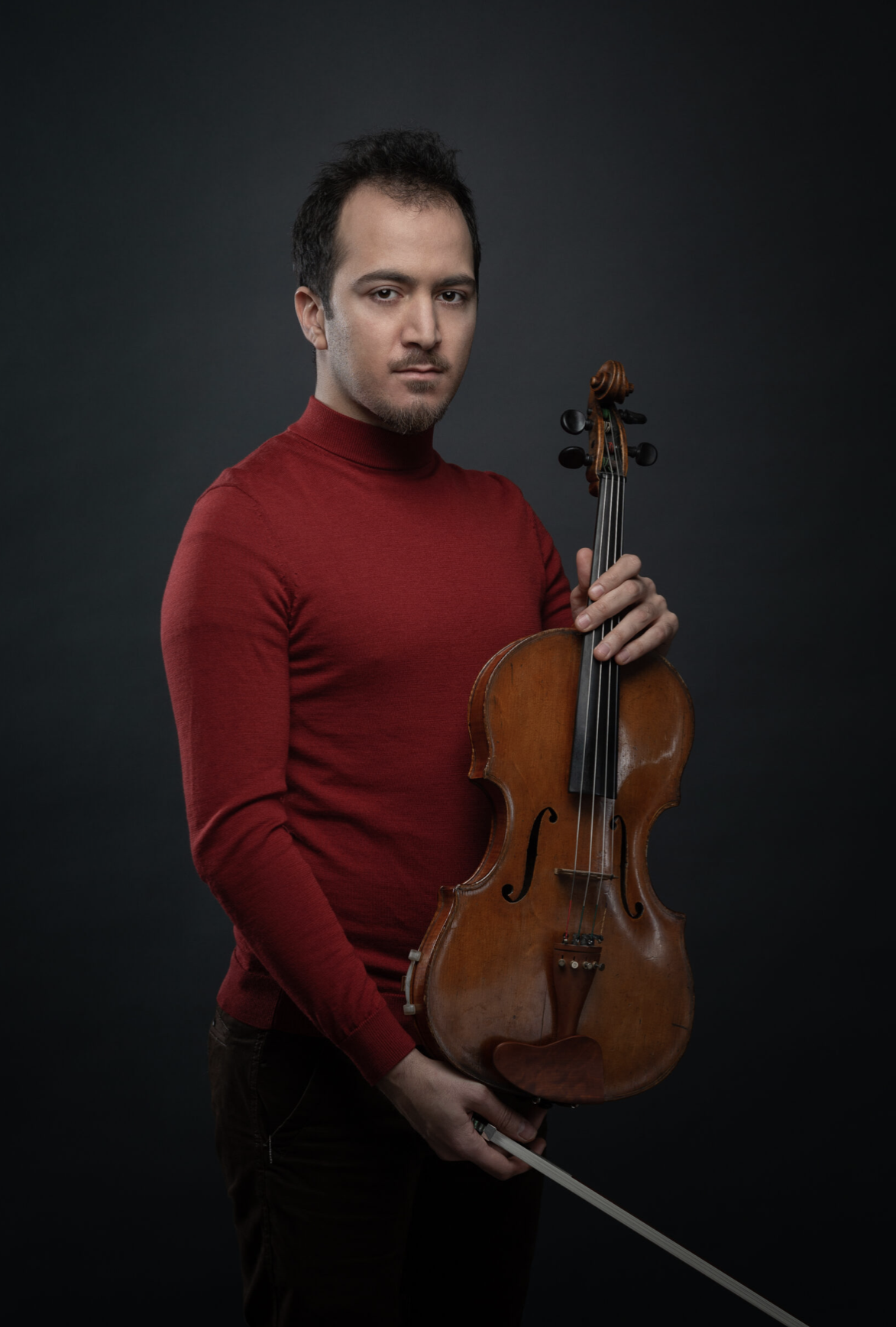 Ribal Molaeb, Viola