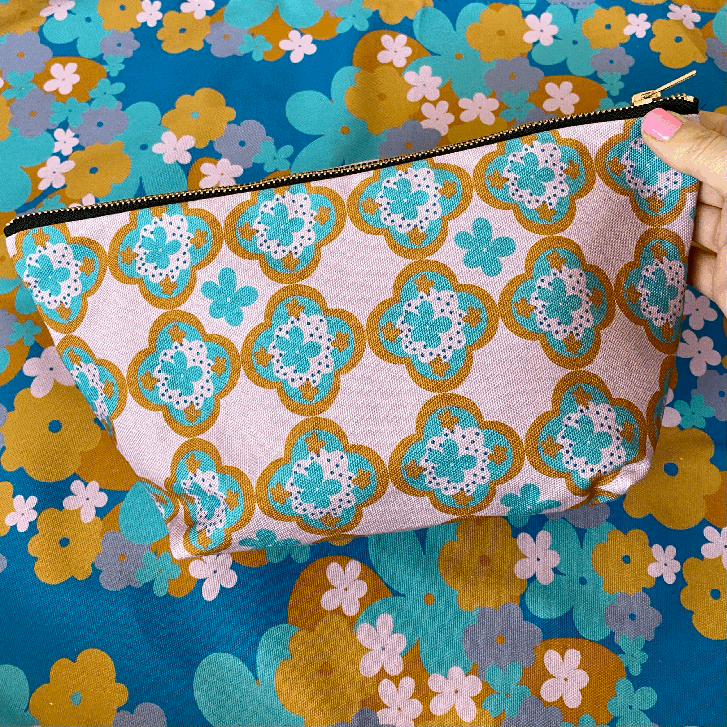 Cool Reflections Ditsy floral Wash bag size and shape