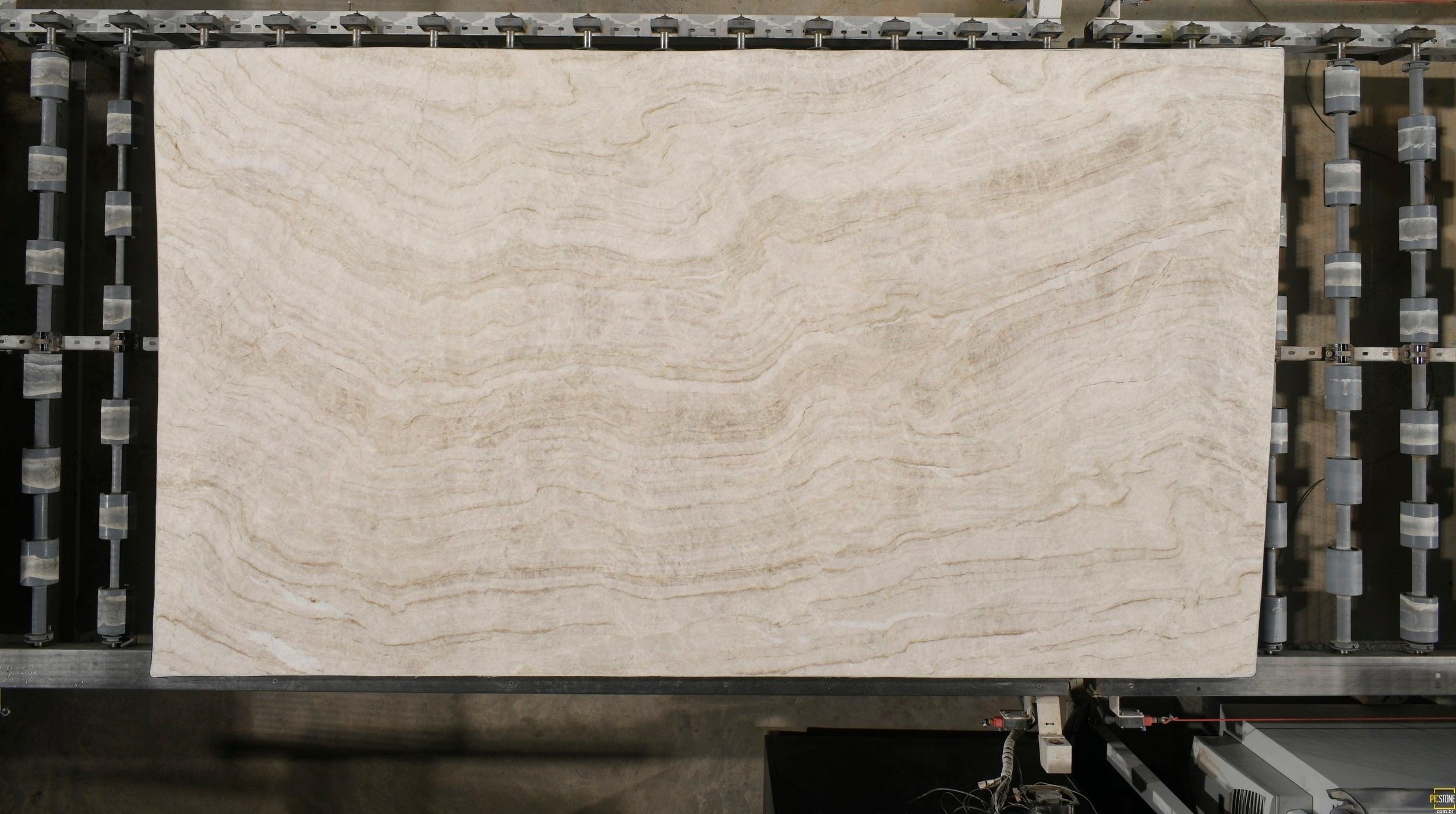 MATIRA QUARTZITE (HONED + POLISHED)