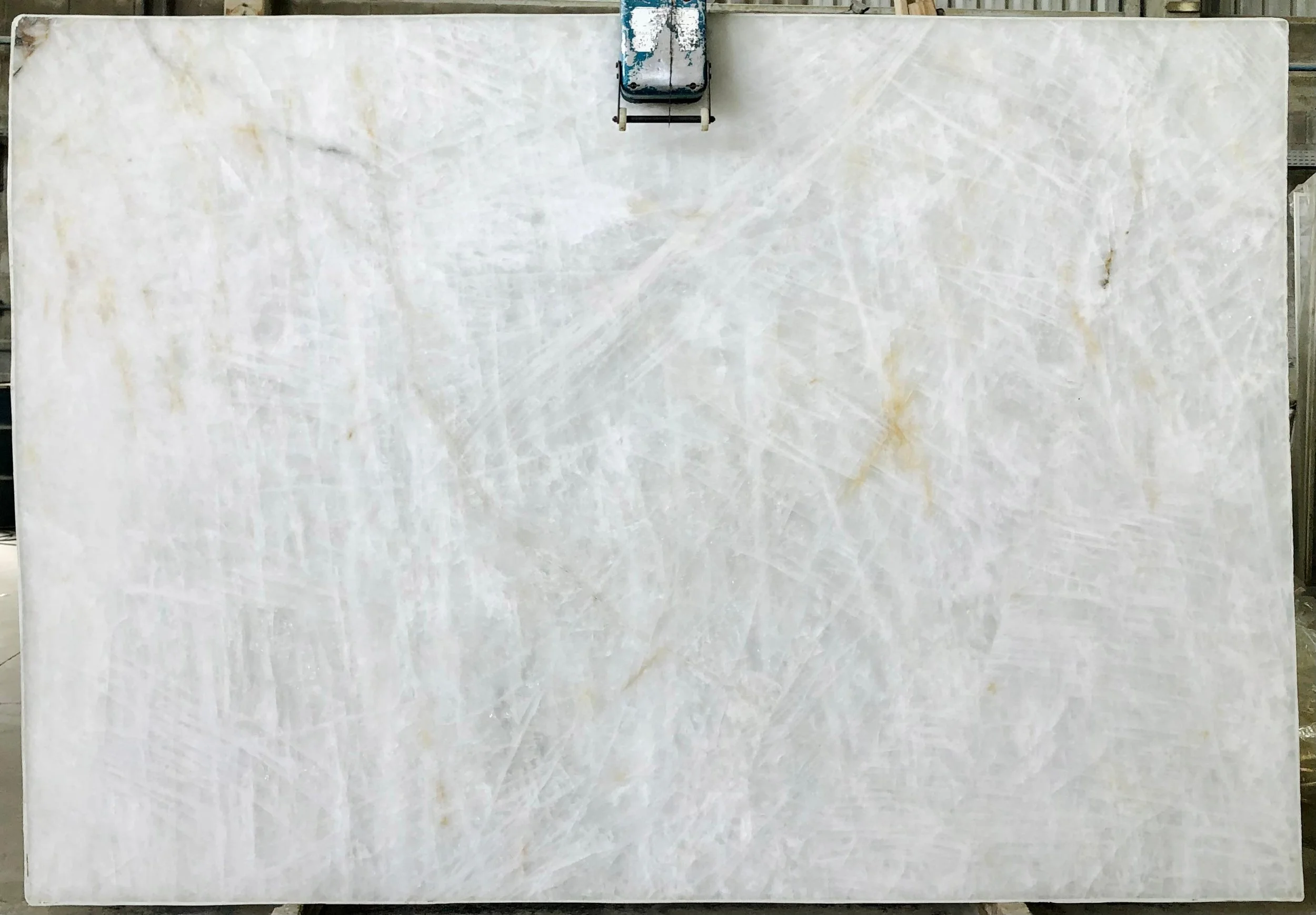 CRISTALLO HONED 2CM QUARTZITE