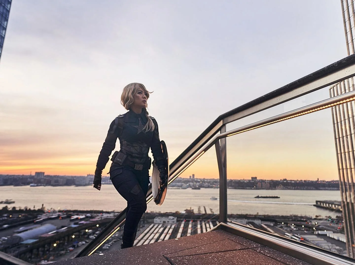 To quote Chris Evans- &ldquo;Great work America. I&rsquo;m proud of you.&rdquo; 
.
.
.
📸 @adorables 
@animenyc 
@newyorkcomiccon 
@thevesselnyc 
@chrisevans 
.
.
.
#nyc #thevessel #captainamerica #marvel #marveluniverse #usa #nyc  #cosplay