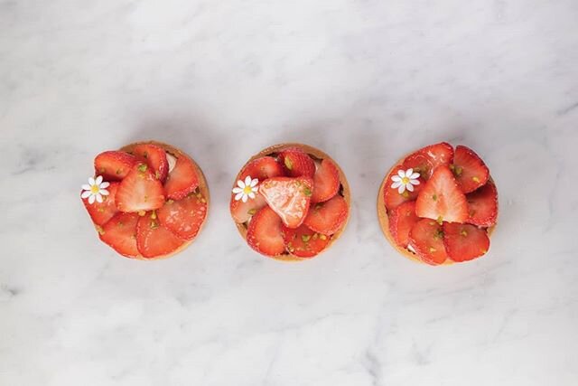 R&eacute;solution du lundi : manger plus de fruits 🍓
📸 @laurent_van_ausloos
#maisonnihoul #brussels #strawberry