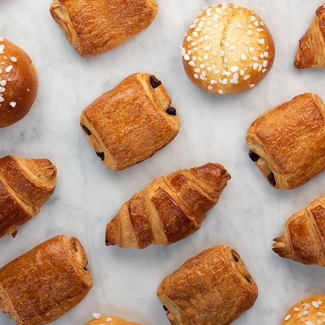 Cette odeur de croissant le dimanche matin... 🥐😋
Nous sommes ouverts d&egrave;s 7h30, le dimanche aussi ! 
#maisonnihoul #brussels #sundaybreakfast