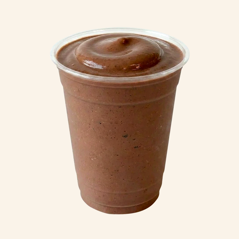 ESPRESSO - Cold brew espresso, banana,
cocoa, almond milk, agave, cacao nibs, chocolate protein, vanilla whey protein, collagen.