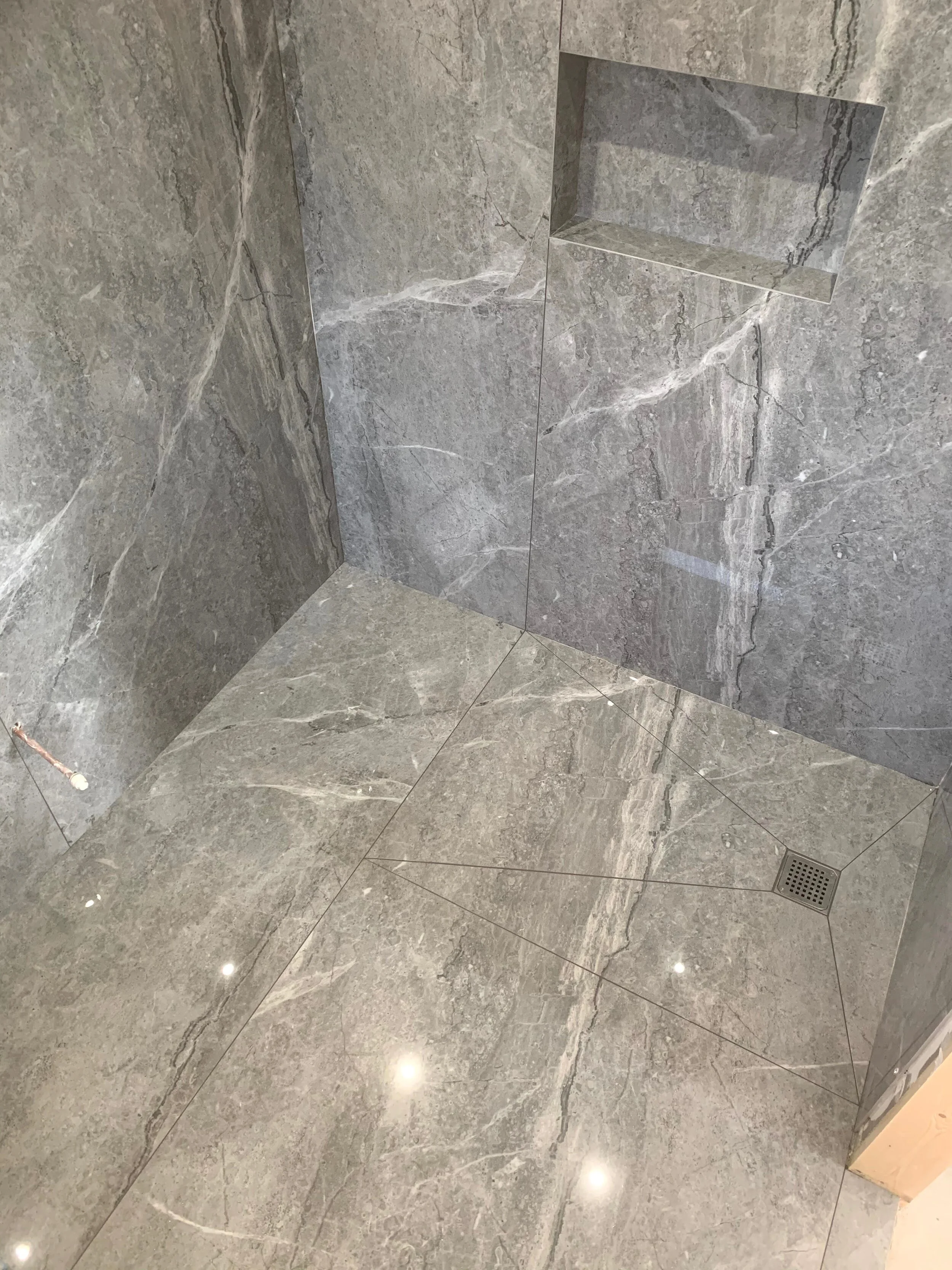 Large format Porcelain slabs used in a wet room ensuite.