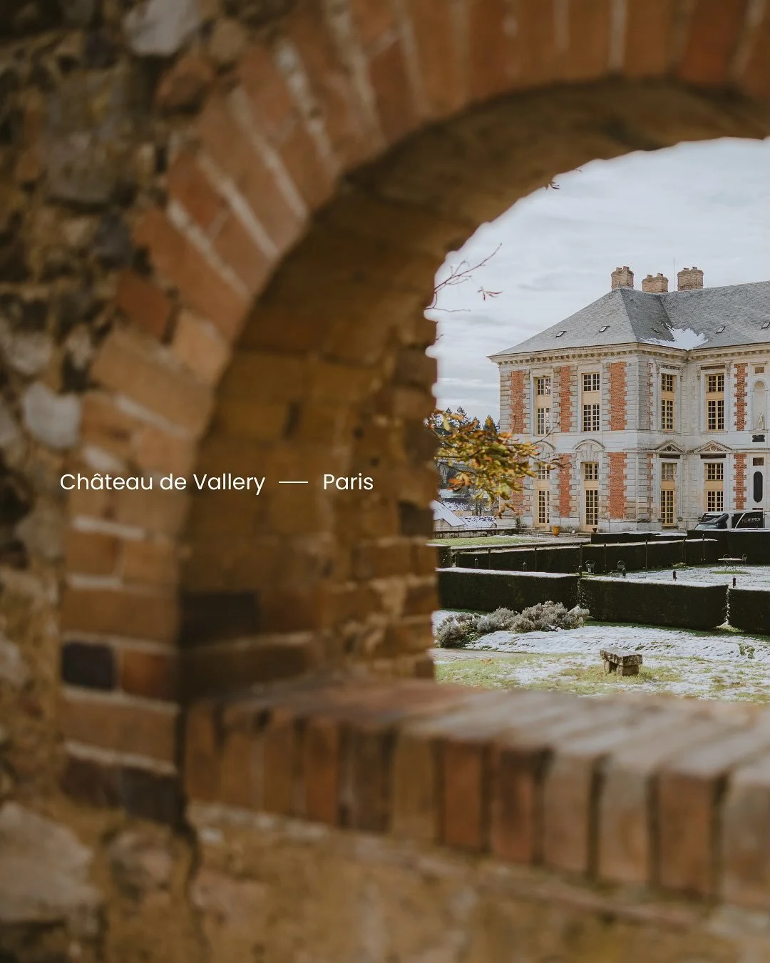 ・Un lieu, mille possibilit&eacute;s ✨

Le Ch&acirc;teau de Vallery est un endroit qui ne cesse de m&rsquo;inspirer. J&rsquo;ai eu la chance d&rsquo;y accompagner deux mariages, et chaque fois, ce lieu r&eacute;v&egrave;le une nouvelle facette de lui-