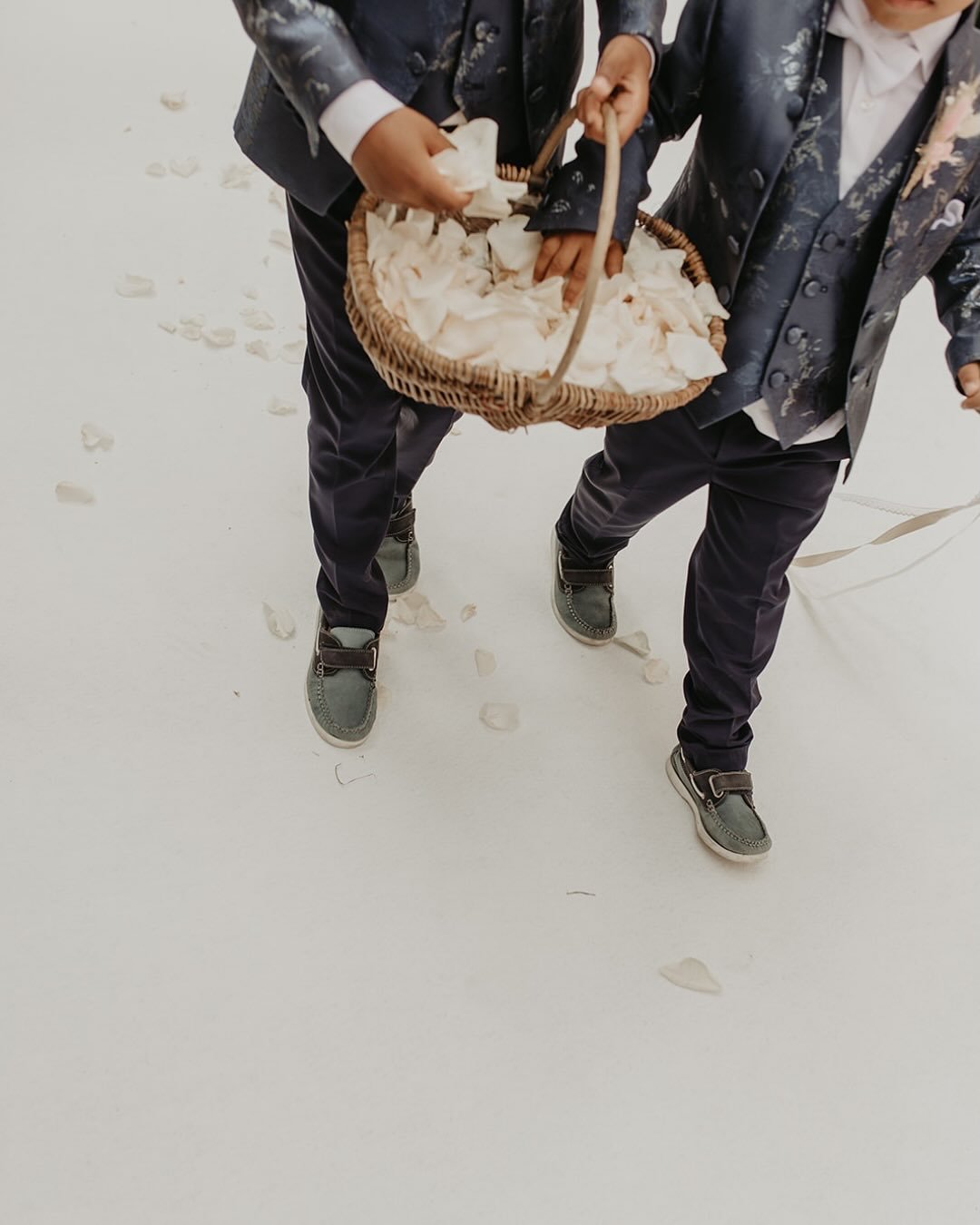 ・It&rsquo;s the little gestures that make a ceremony truly unforgettable&hellip; 🤍

Like involving your children in your big day with a symbolic, love-filled role. Scattering petals down the aisle, bringing the rings, reading a sweet message &mdash;