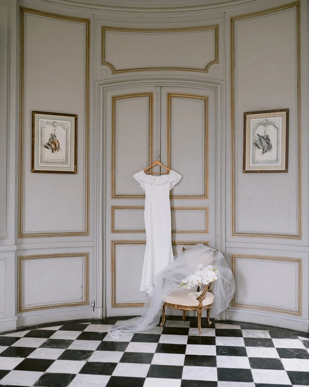 ・A moment for the dresses ✨

There&rsquo;s something truly magical about wedding dresses. The textures, the silhouettes, the way they move... I never get tired of admiring them.

And when a bride changes dresses throughout the day &mdash; from the ce