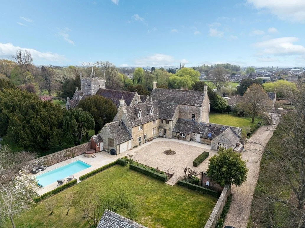 🏡✨ Exciting News! ✨🏡
🎉 Charles Mullineux Design has completed a remodel and refurbishment of an historic Cotswolds Manor House, an exquisite Grade II listed property, having secured planning permission for the extensive works.
 
🏰 About the Proje