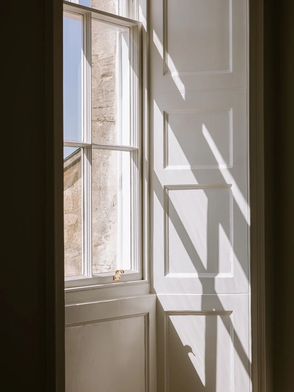 The glass that&rsquo;s changing everything! 

Vacuum glazing - like FINEO by AGC - is finally giving listed building owners an option that actually works.

At just 6.7-8mm thick, it matches the profile of original single glazing almost exactly, so it