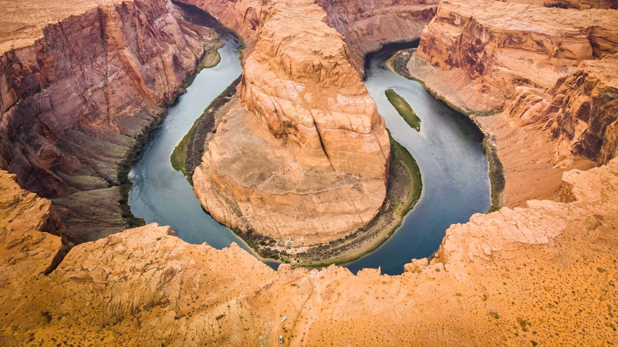 R2_Contact banner.jpg