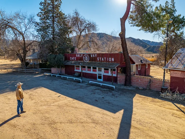 The Halfway Station — property photograph 4
