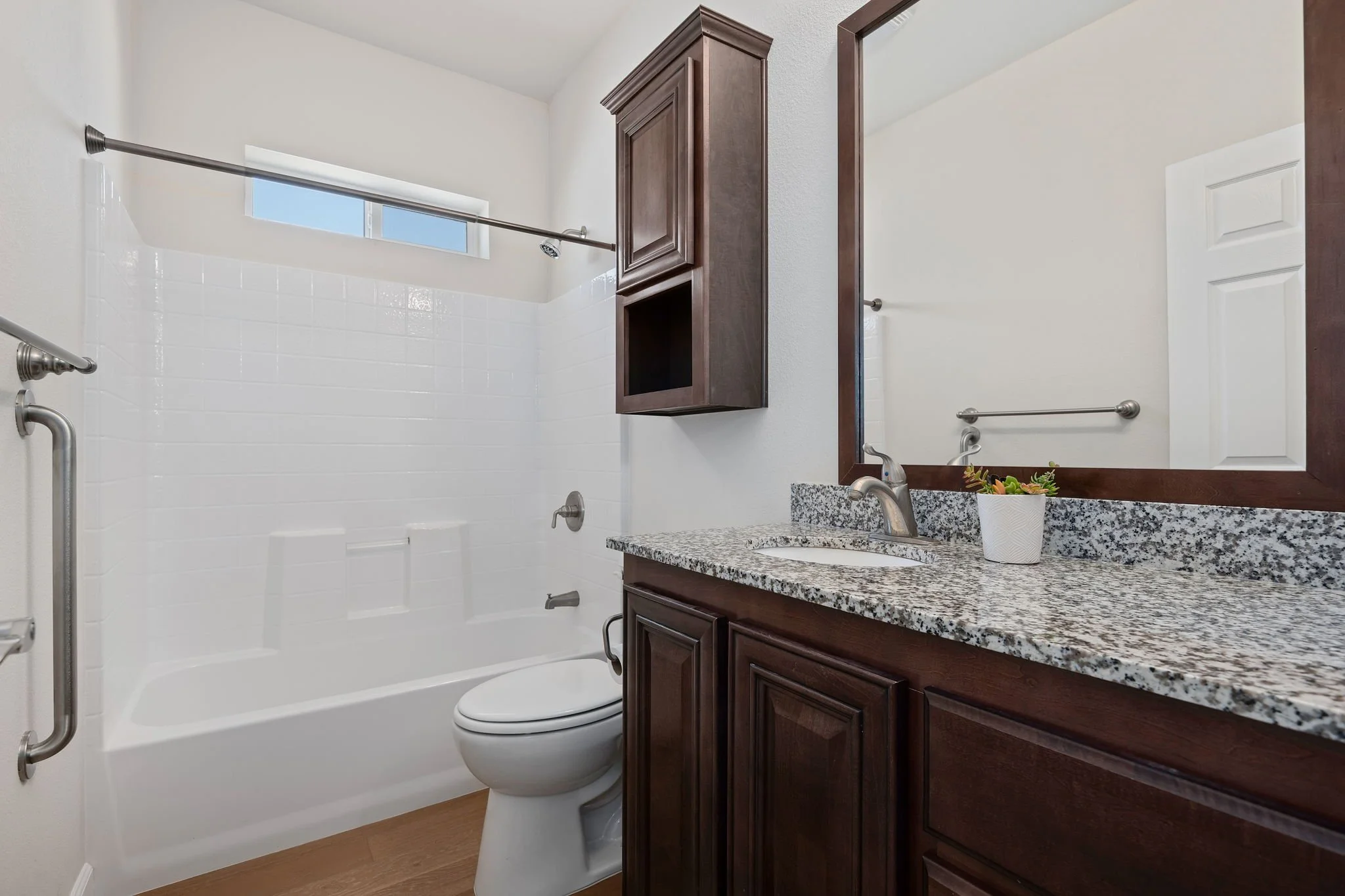 17-Bathroom 2.jpg