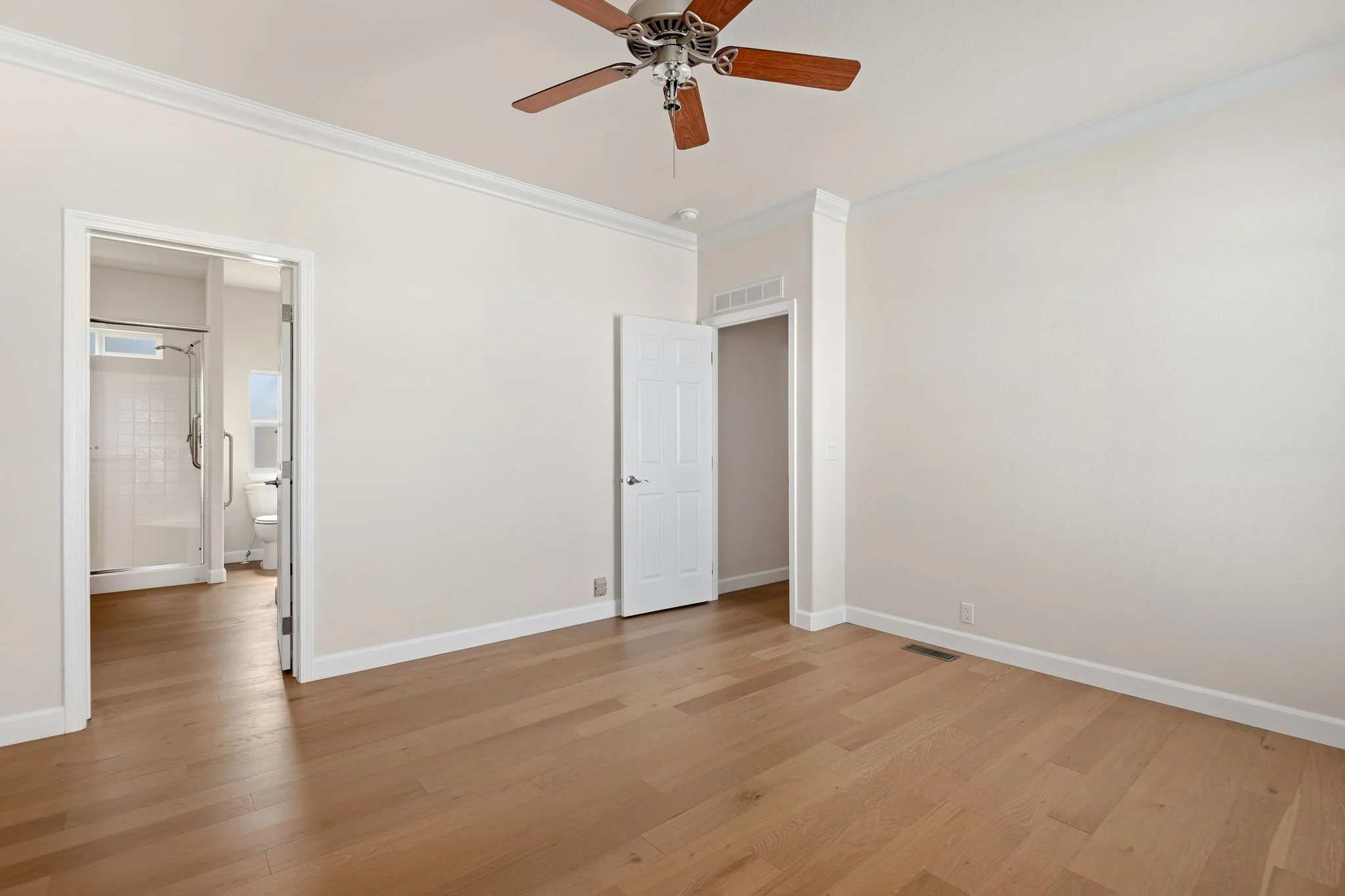 12-Primary Bedroom.jpg