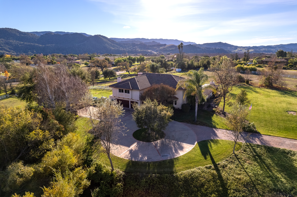 345 Meadowlark SANTA YNEZ 5.14± AC 3,495,000 — Coastal Ranch