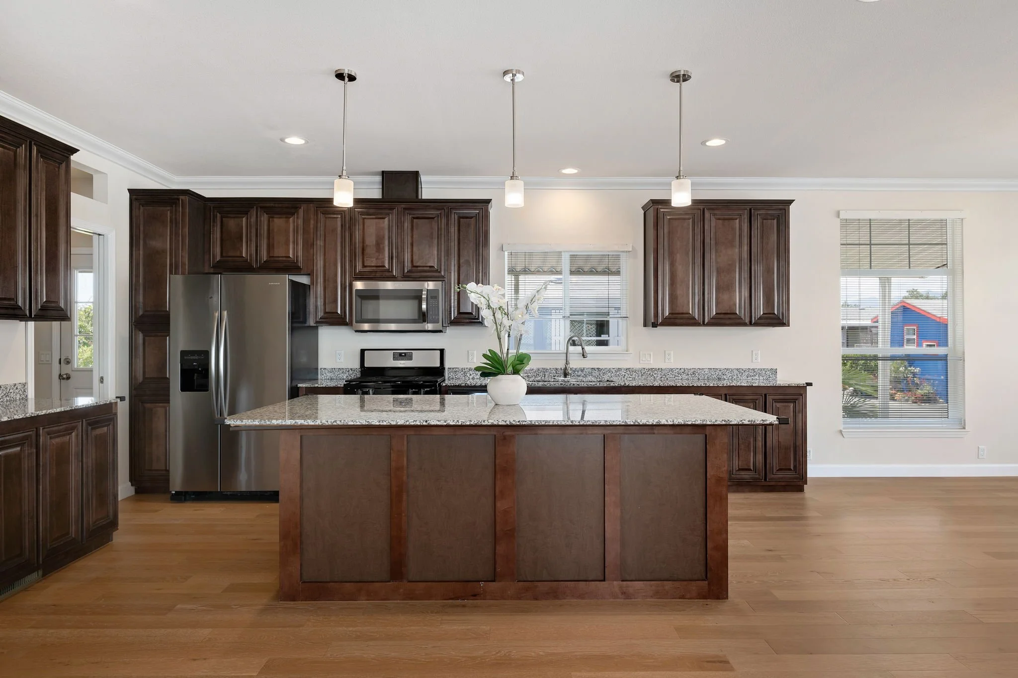 04-Kitchen.jpg