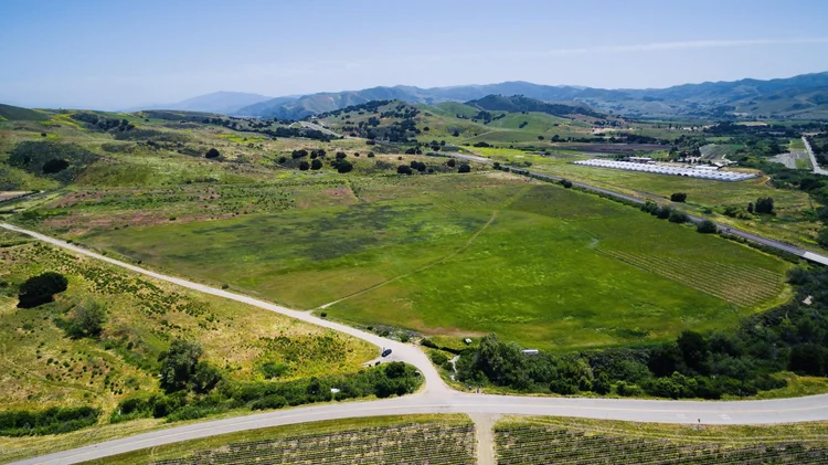 1066 Drum Canyon Road — property photograph 2