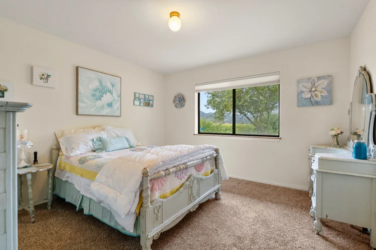 Carrari Vineyard — property photograph 40