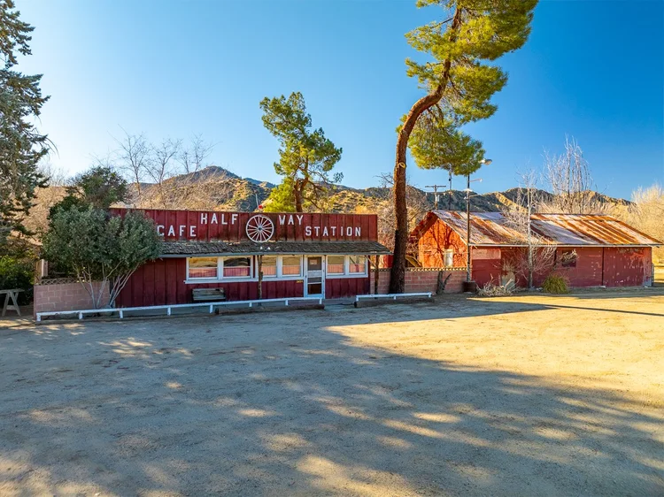 The Halfway Station — property photograph 5