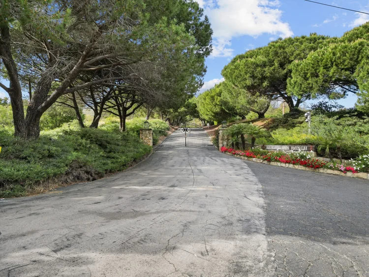 10697 Calle Quebrada — property photograph 4