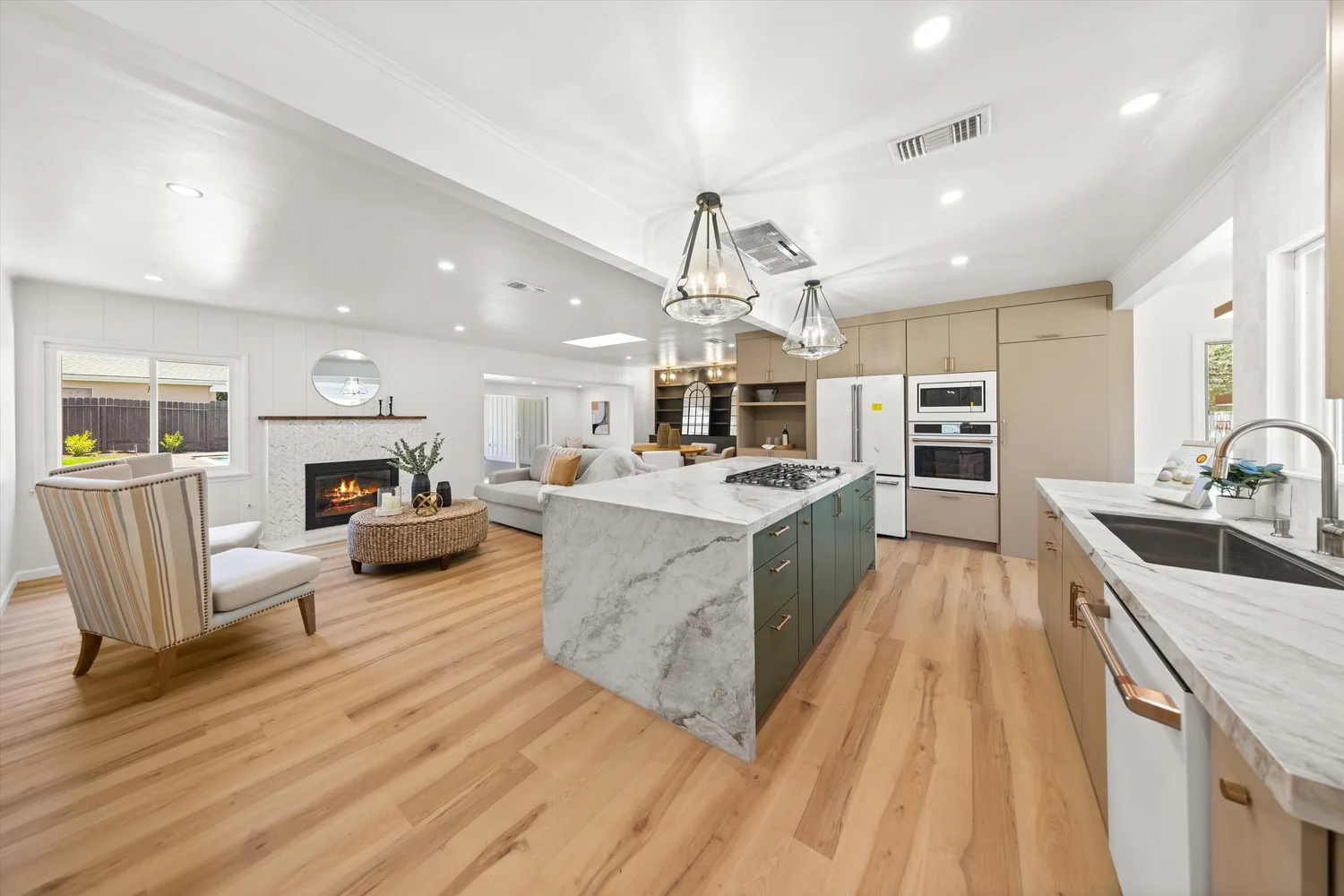 1570 Mountain View Drive