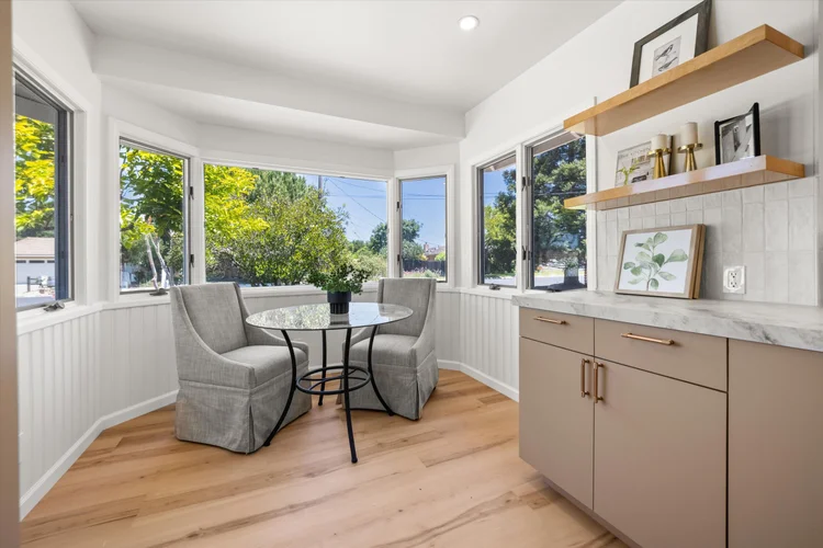 1570 Mountain View Drive — property photograph 12