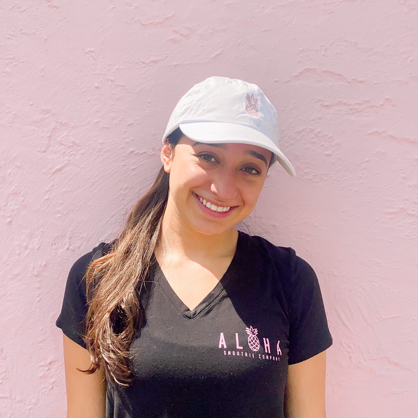 Wellness Warriors, meet Zoe! ⁠
⁠
Favorite Menu Item || Pink Paradise smoothie! 😍⁠
⁠
Favorite Movement Practice || working out with my friends at the gym 💪🏼⁠
⁠
Fun Fact || I am a twin! 👯&zwj;♀️⁠
⁠
Favorite Thing to do Outside of Aloha || Spend tim
