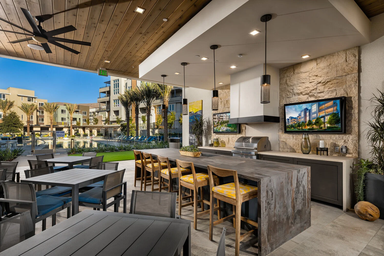 11-Metro Crossing-Clubhouse_Outdoor Kitchen to Pool_medium.jpg