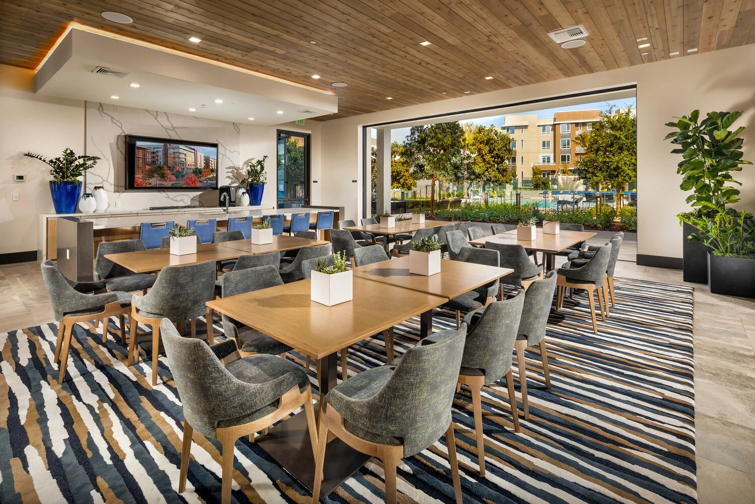 14-Metro Crossing-Clubhouse_Club Room_medium.jpg