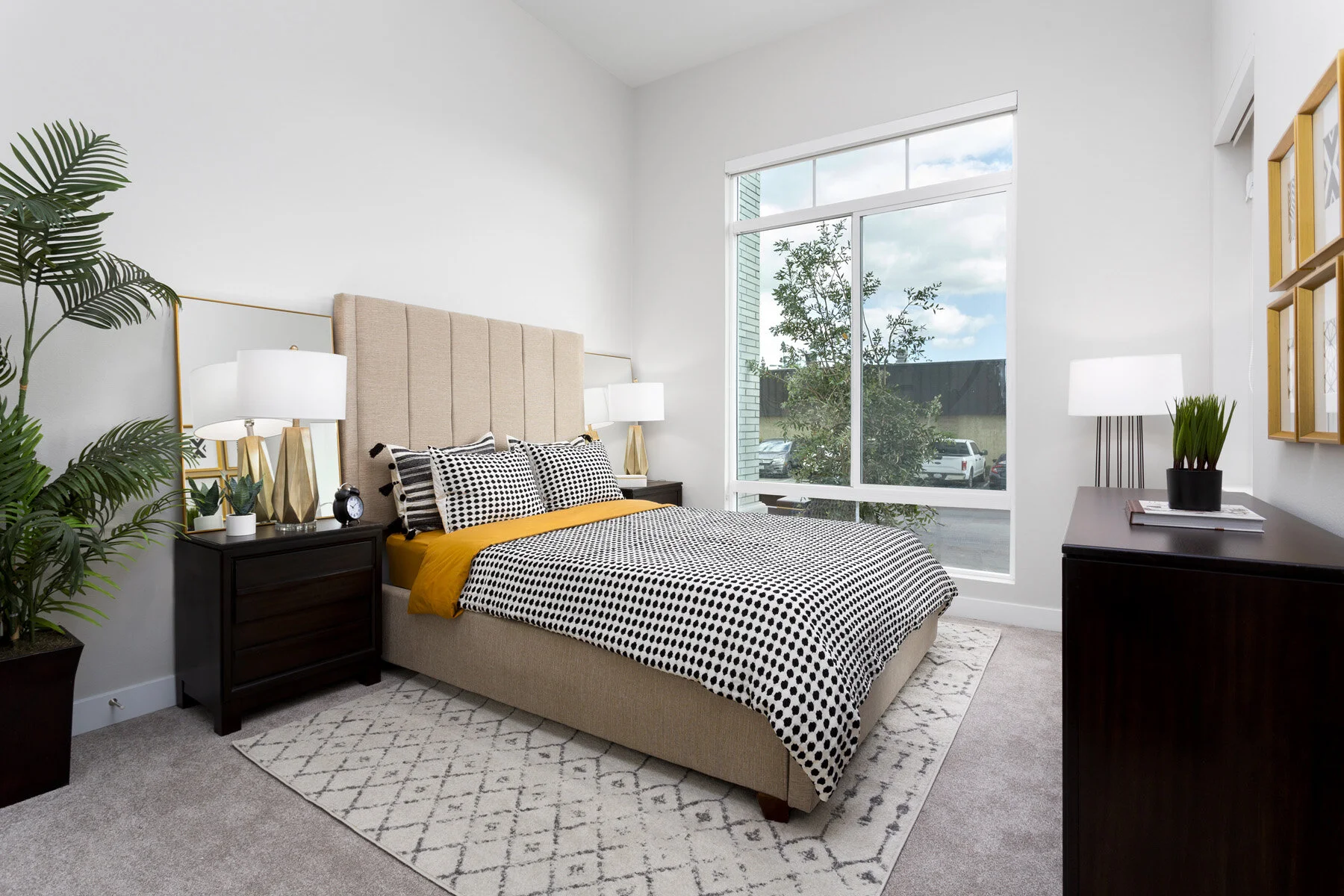 10 - Bedroom.jpg