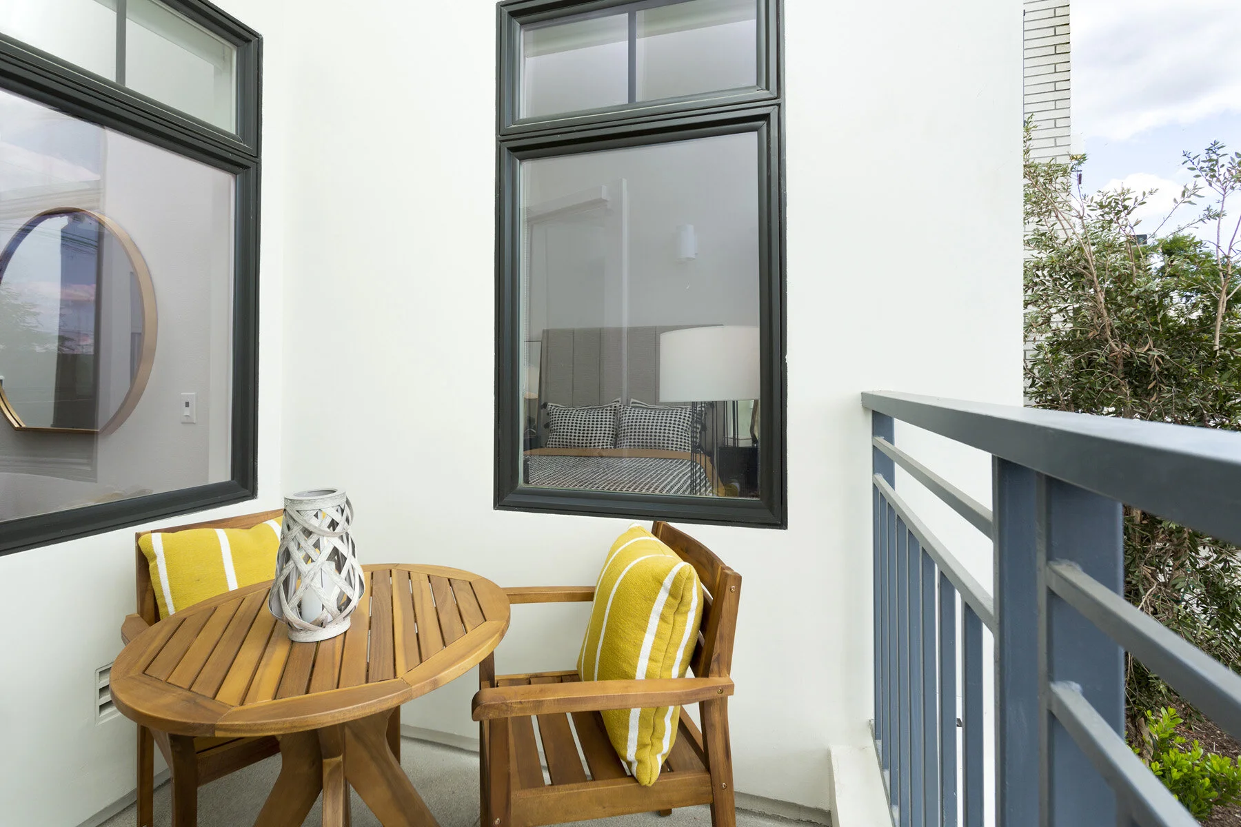 11 - Balcony.jpg