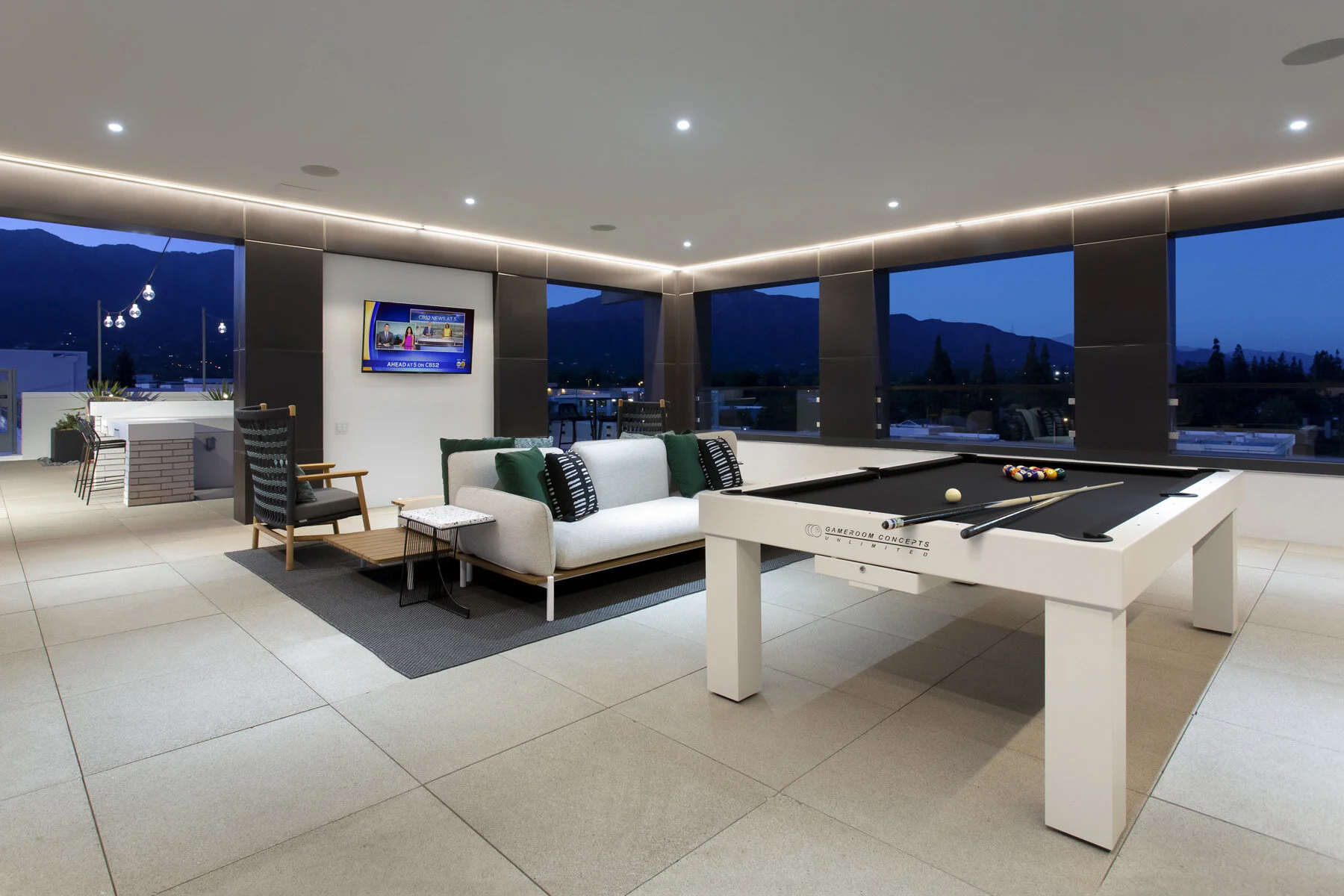 15 - Rooftop Indoor Lounge.jpg