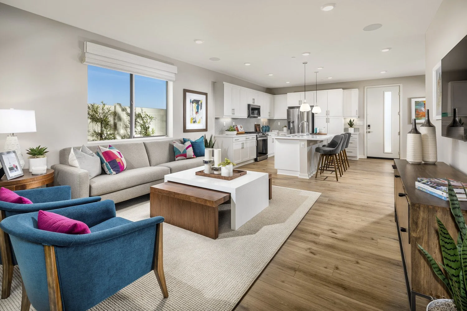 2-Rohe_Res 3_Great Room_medium.jpg