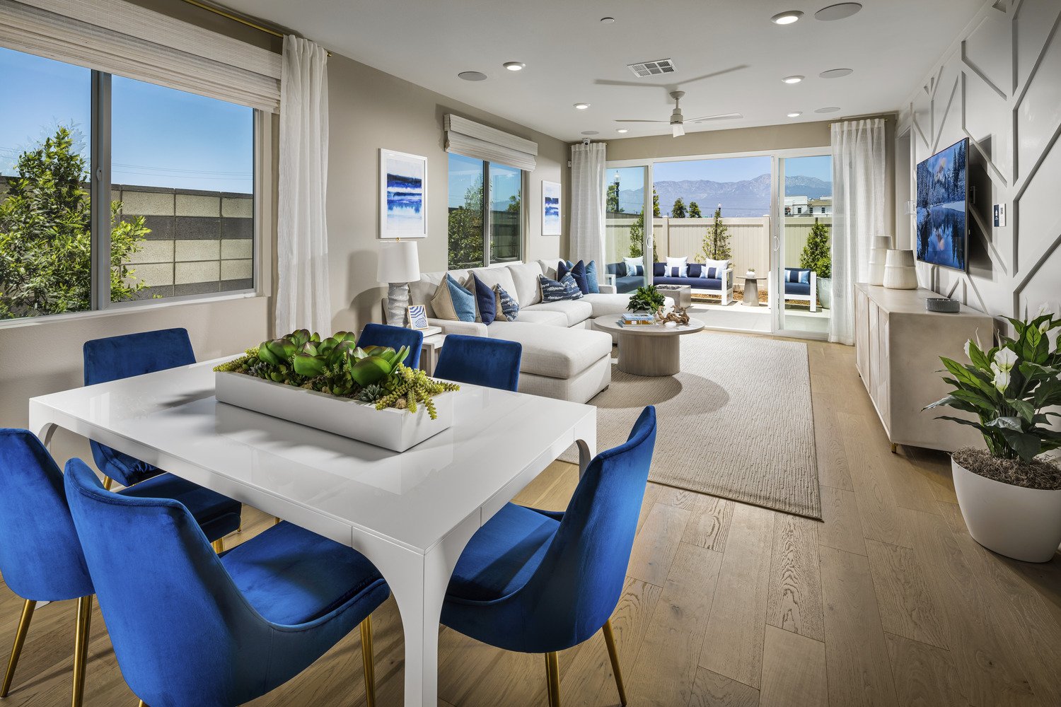 2-Rohe_Res 4_Dining to Family Room_medium.jpg