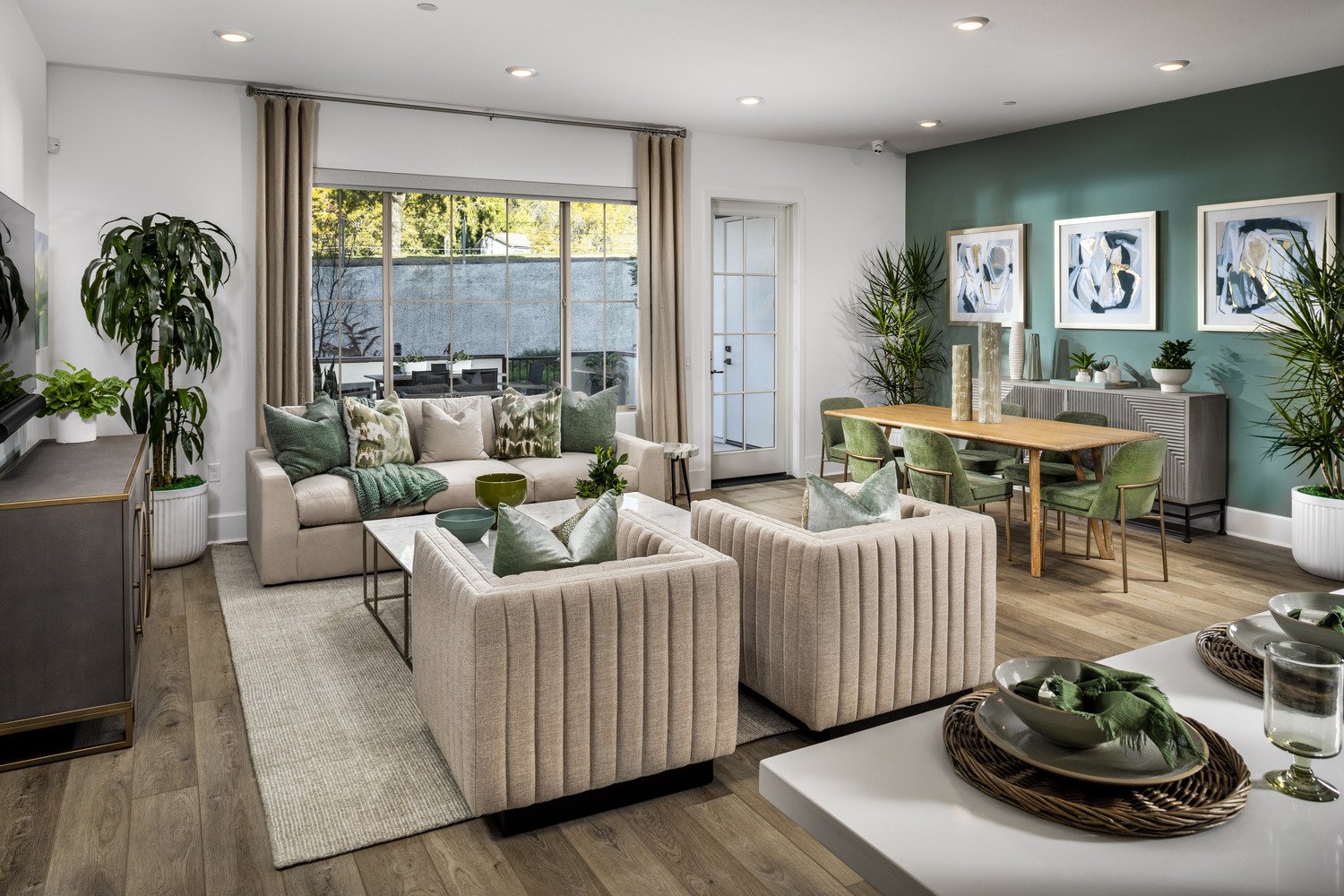 02_Los Coyotes_P2r_Family Room to Dining_medium.jpg