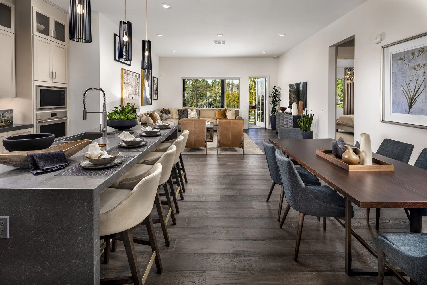 02_Los Coyotes_P6yr_Great Room_medium.jpg