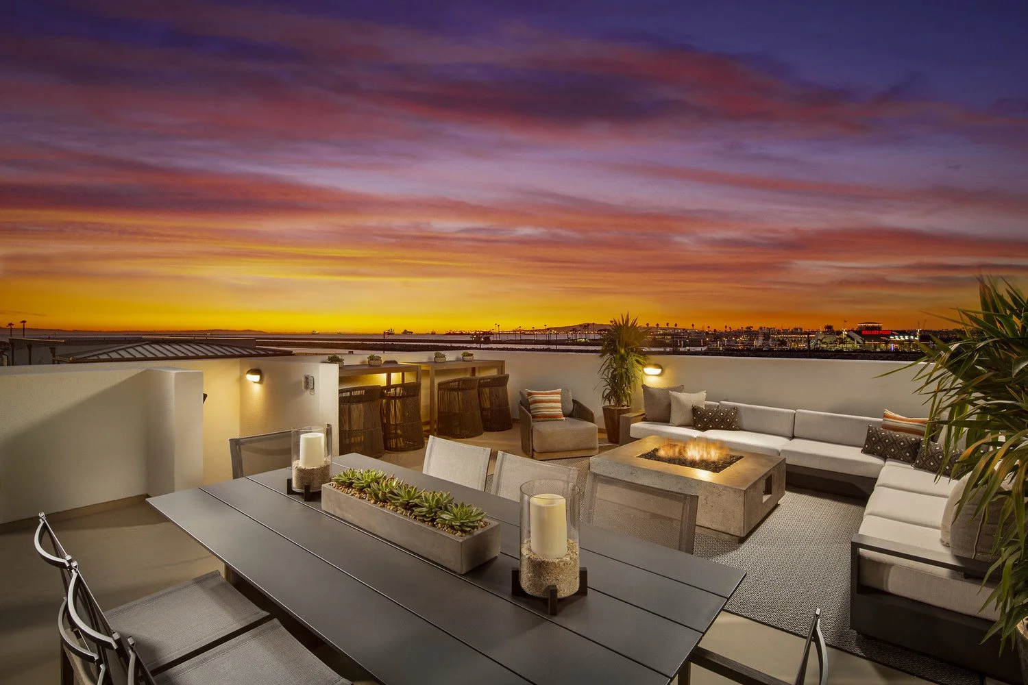 1952-15_PL5_RoofDeck_OceanPlace_SheaHomes_EricFiggePhotos_medium.jpg