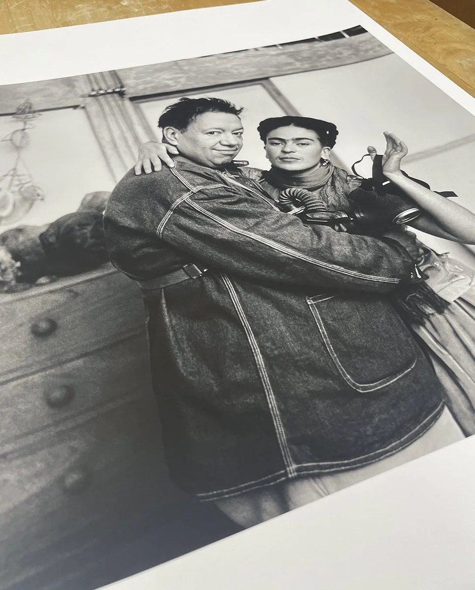 6_14218_Muray_Frida and Diego with Gas Mask.jpg