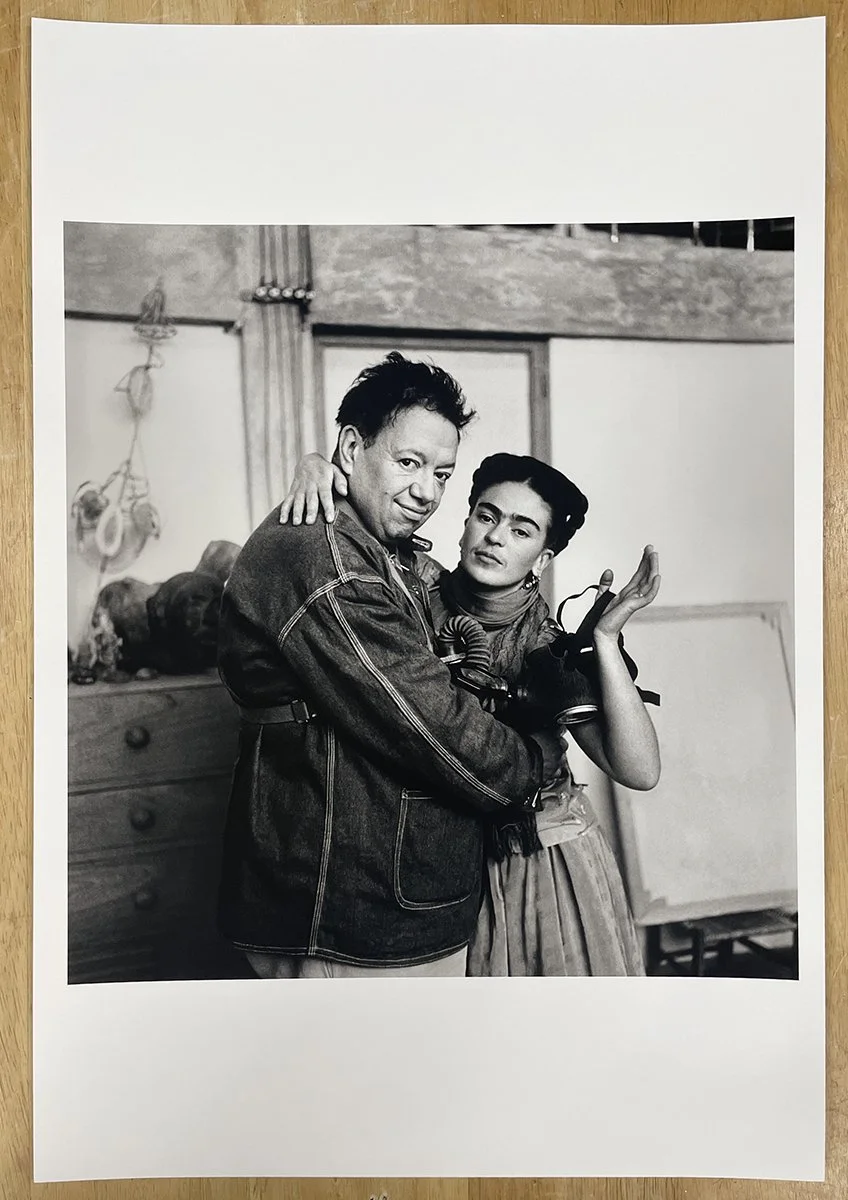 1_14218_Muray_Frida and Diego with Gas Mask.jpg