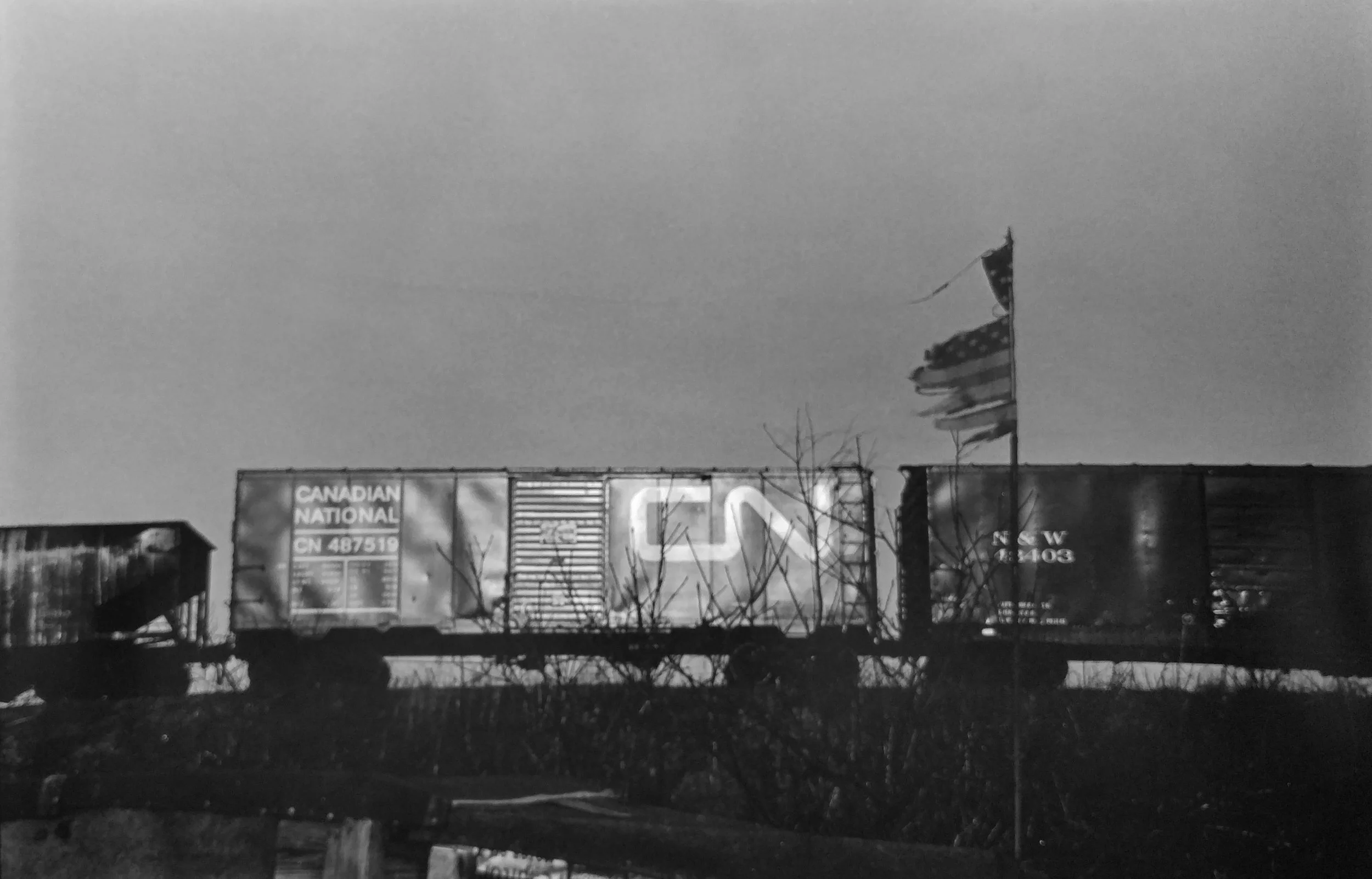Donaghy_3770_DonDonaghy_TrainandAmericanFlag_Philadelphia_PDNBGallery.jpg