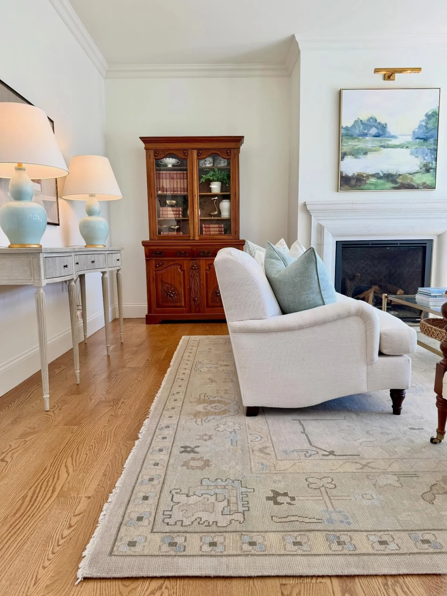 A 🌬️ chill of 8&deg; this morning is definitely out of the ordinary here on the gulf coast. Pouring an extra ☕️ this am and curling up by the fire 🔥. 

This Ohio project formal living room is receiving her final touch up. Eve without her final touc