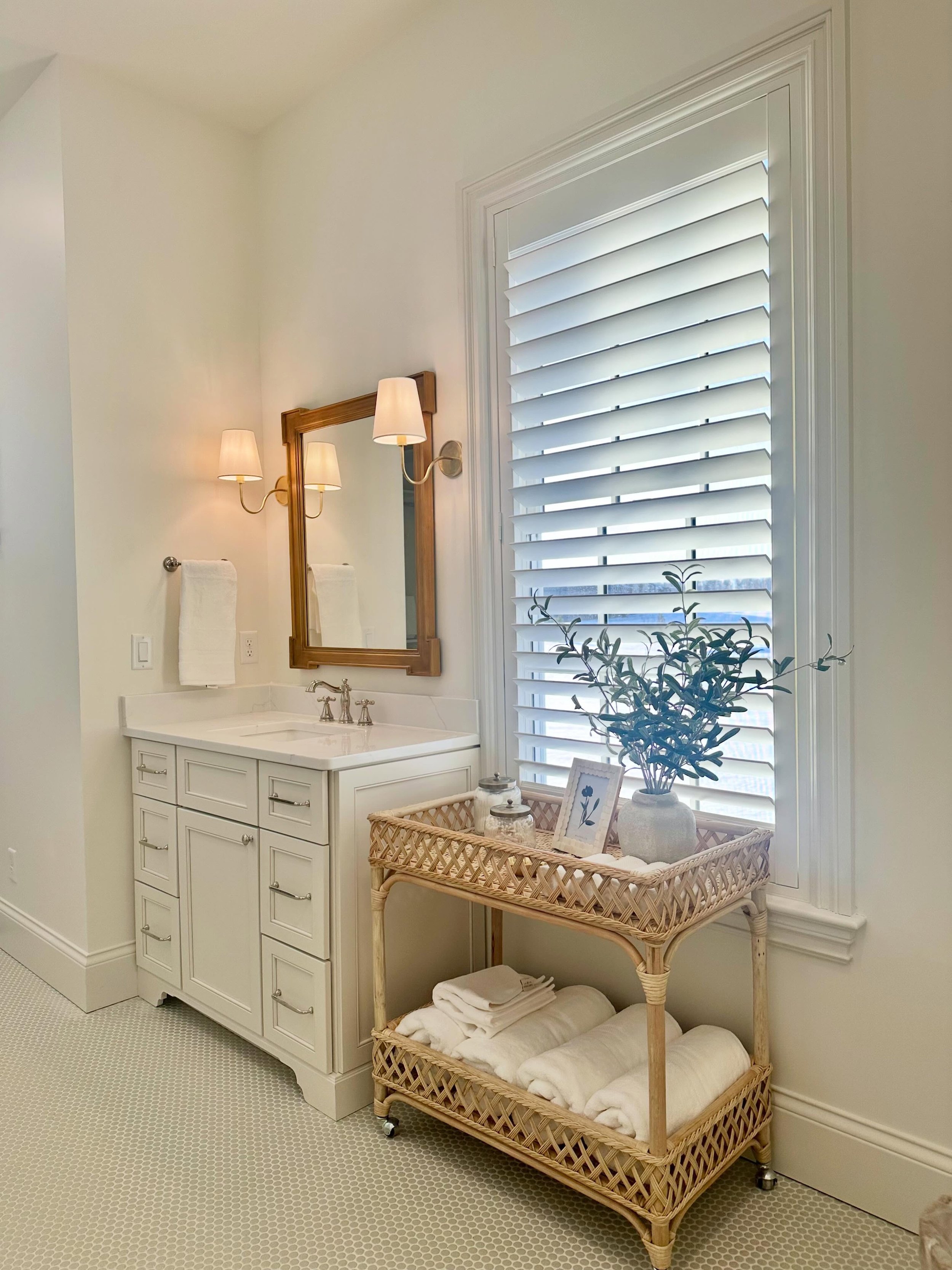 A guest bath and it&rsquo;s all the right touches, and ready to host guests! Hope everyone had a great holiday weekend! Onto summer fun! 🤩