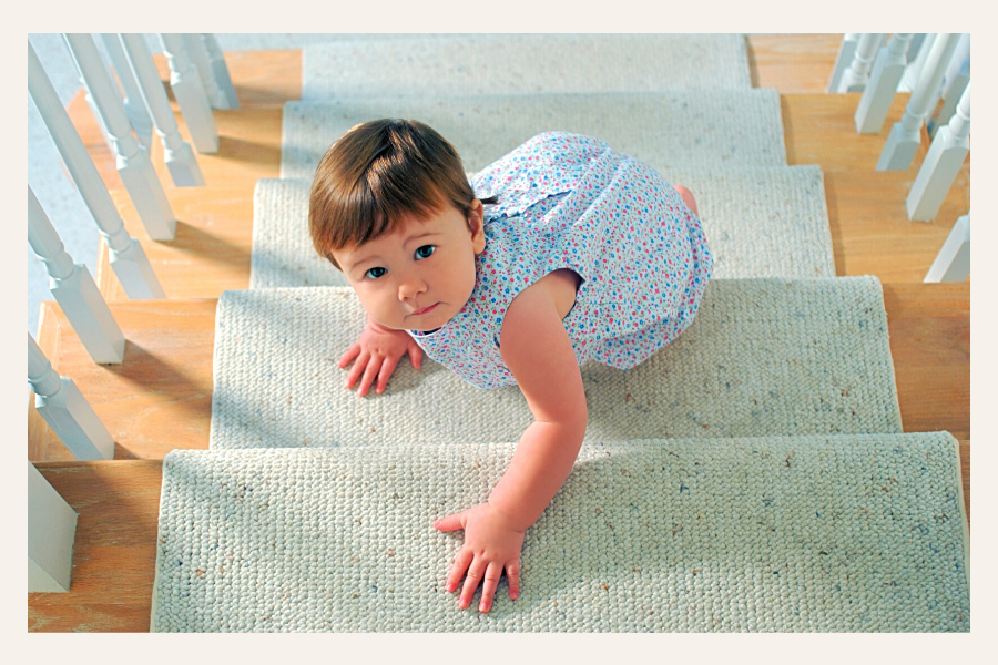 Www step ru. Ступенька для детей. Ребенок ползает. Лестница для детей. Малыш ползет по ступенькам.