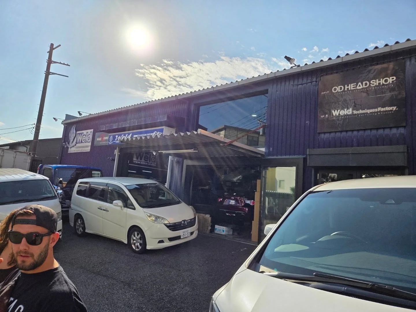 This place has been a long time bucket list shop to visit and we were able to make it happen! @weld_overdose was very inviting and it was a pleasure to get a tour of the facility, grab some merchandise, check out their incredible @d1gpse #markII, and