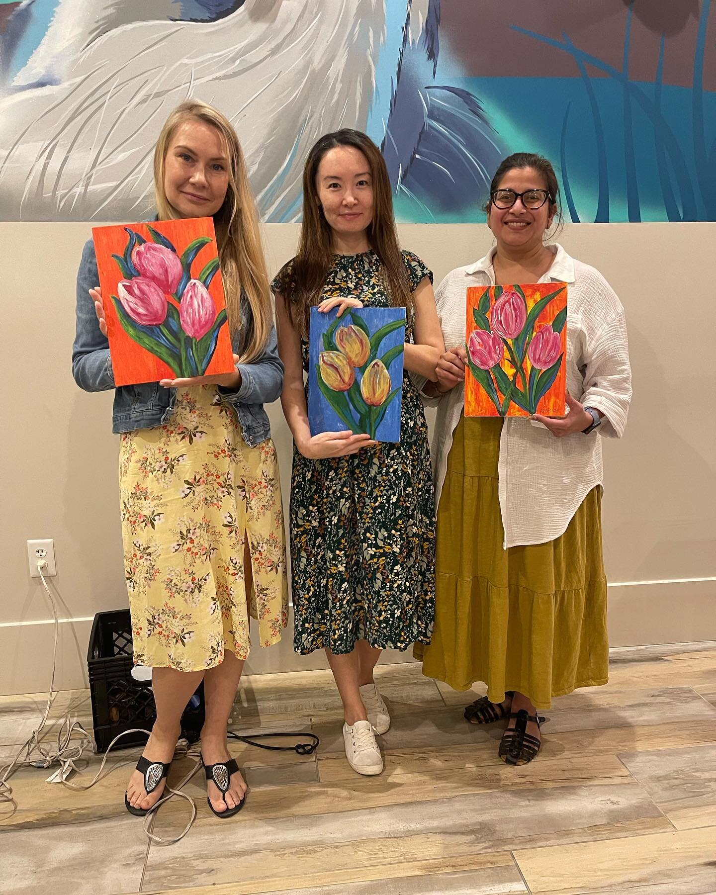 Colorful flowers, superb concentration, and students of all ages at resident artist  @dream.weavin&rsquo;s spring art classes at @parcwesleychapel in Tampa! We love to see our community members having fun and relaxing through art 🌸🎨🌷
.
.
.
#americ