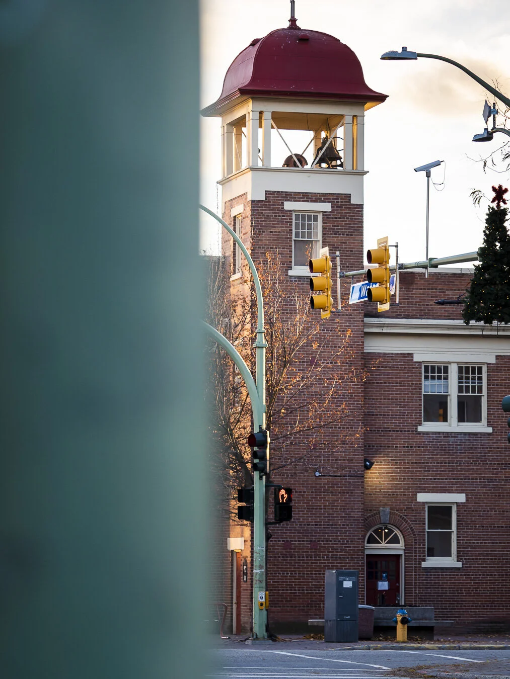 This is a photo of the Kelowna Firehall Downtown - to frame it creatively I used the light post to create some foreground interest.ISO 200 | f/2.8 | 1/200
