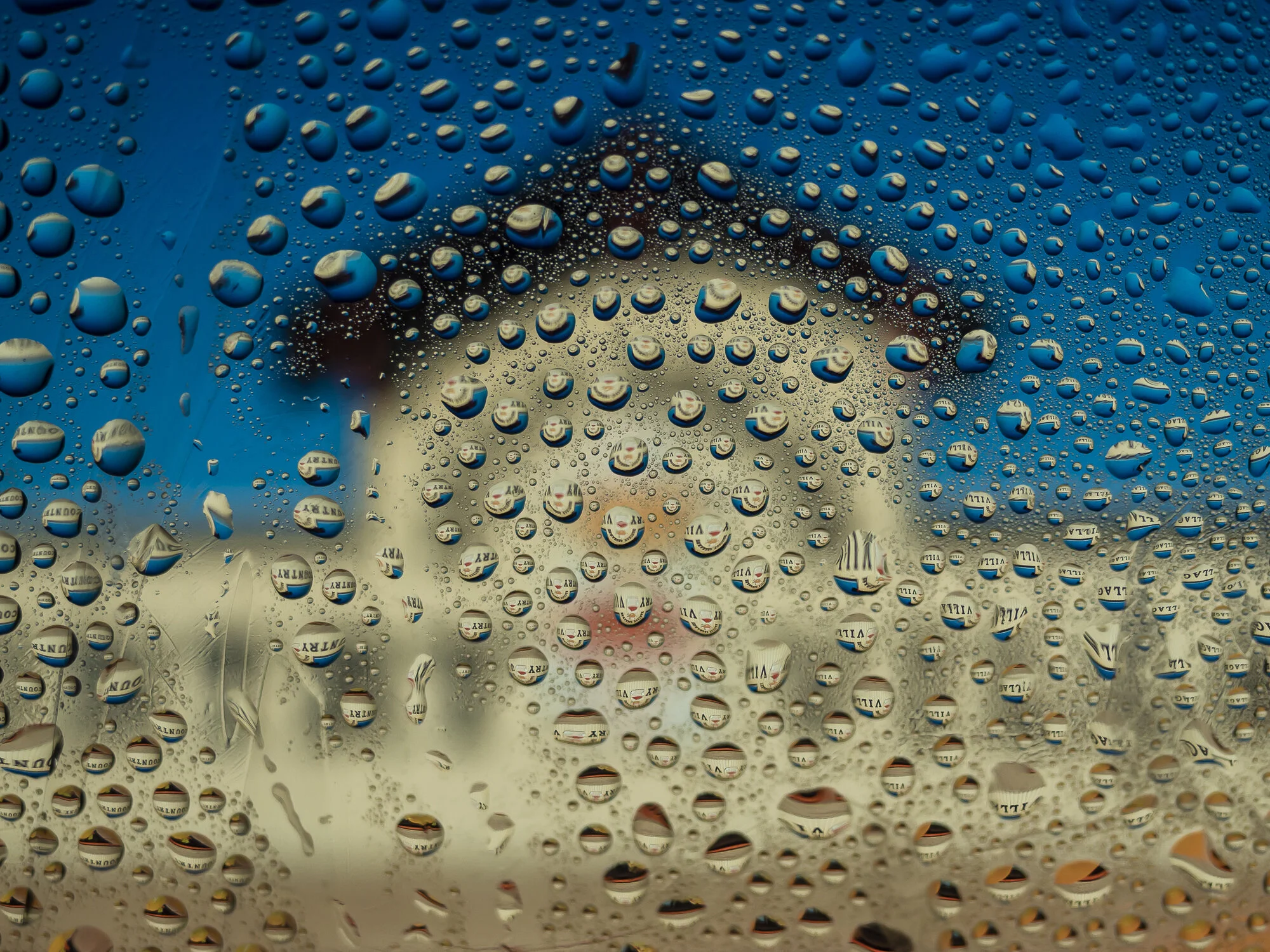 refraction photography with water droplets 1