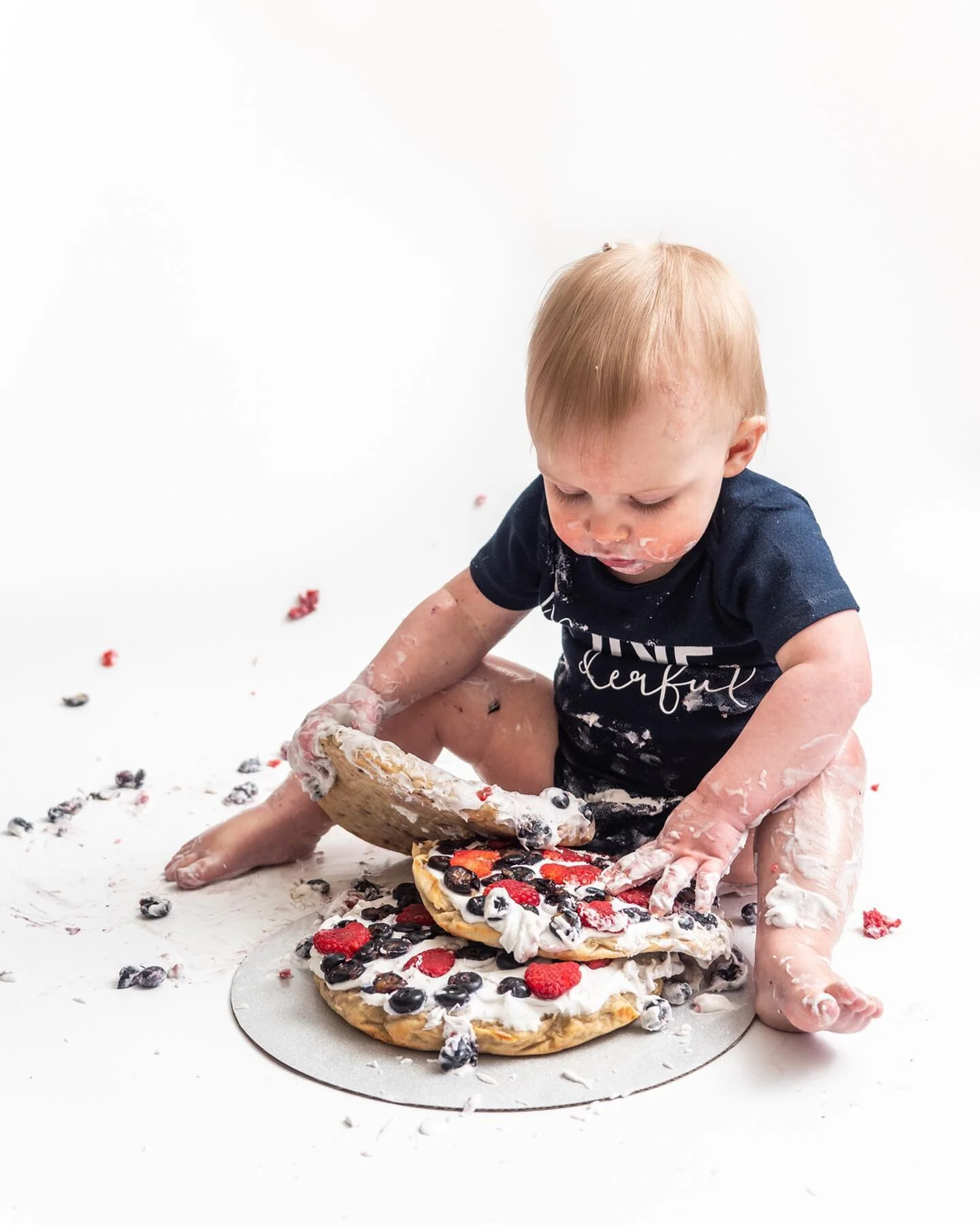 My daughters first birthday is coming up and I&rsquo;ve got two cake smashes planned! I&rsquo;m suuuuuper excited for the first cake smash concept! I haven&rsquo;t 100% decided what her second cake will be but the first is a staple and very easy to m